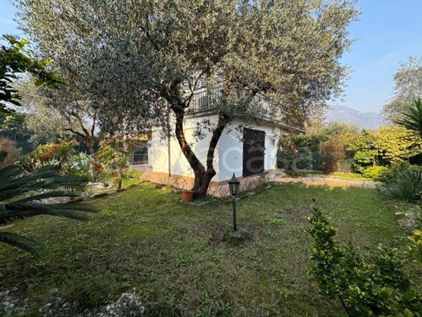 casa indipendente in vendita a Salò in zona Villa