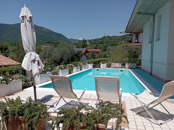 casa indipendente in vendita a Salò in zona Villa