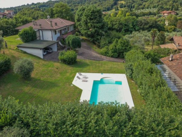 casa indipendente in vendita a Salò in zona Villa