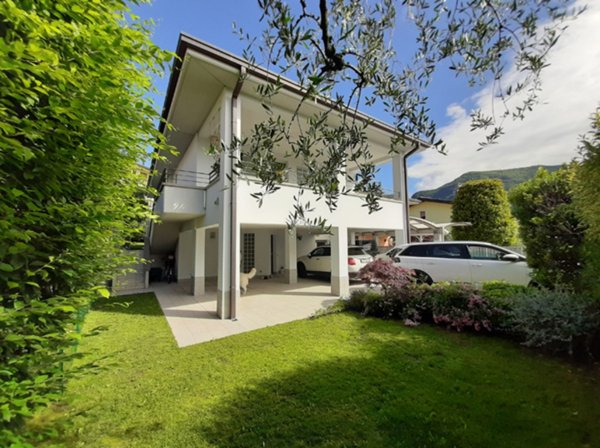 casa indipendente in vendita a Salò in zona Villa