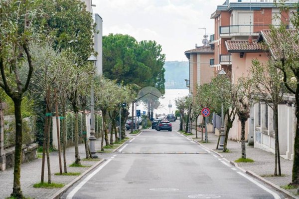 appartamento in vendita a Salò in zona Barbarano