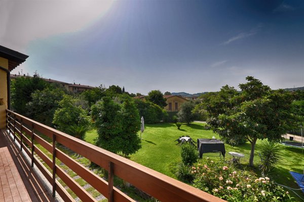 casa indipendente in vendita a Salò in zona Villa