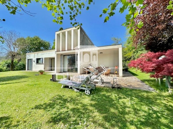 casa indipendente in vendita a Salò in zona Villa