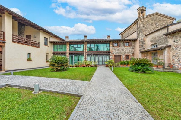 casa indipendente in vendita a Salò
