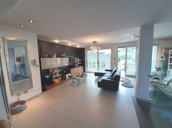 casa indipendente in vendita a Salò in zona Villa