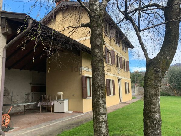 casa indipendente in vendita a Salò