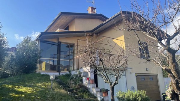 casa indipendente in vendita a Salò in zona Villa