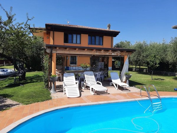 casa indipendente in vendita a Salò in zona Villa