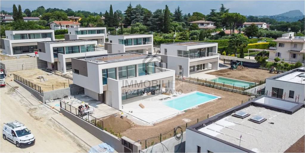 casa indipendente in vendita a Salò in zona Villa