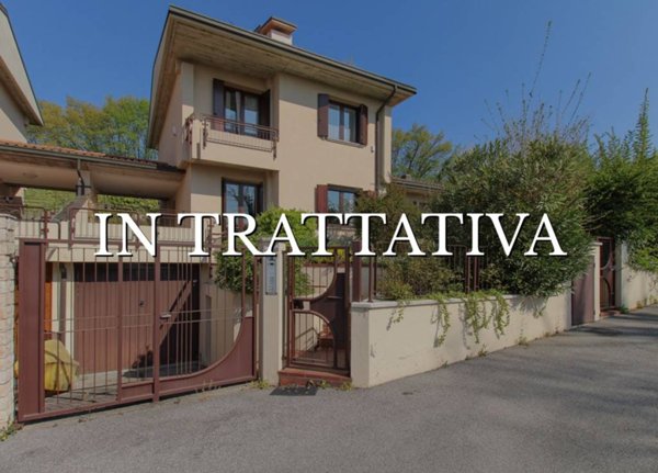 casa indipendente in vendita a Salò in zona Villa