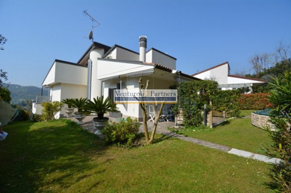 casa indipendente in vendita a Salò in zona Villa