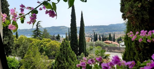 casa indipendente in vendita a Salò in zona Villa