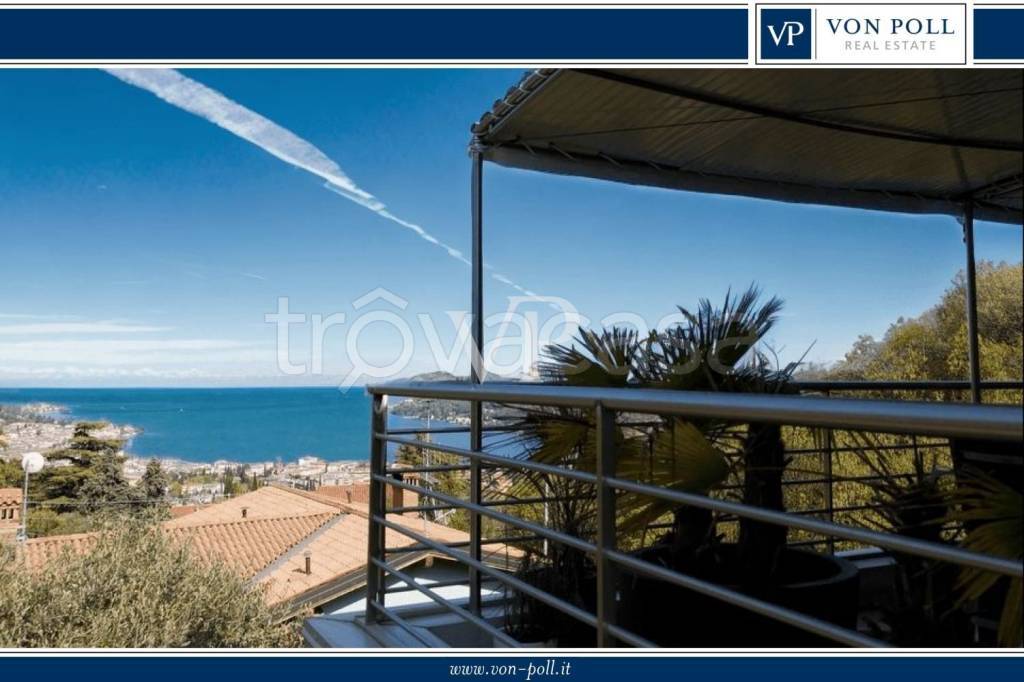 casa indipendente in vendita a Salò in zona Villa