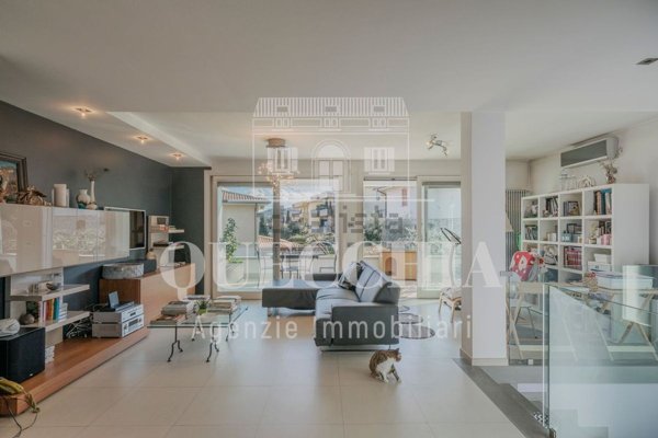 casa indipendente in vendita a Salò in zona Villa