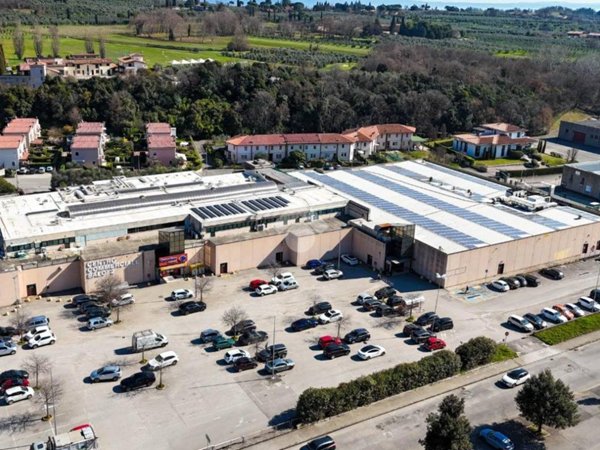 negozio in vendita a Salò in zona Villa