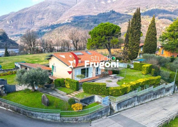casa indipendente in vendita a Salò in zona Villa