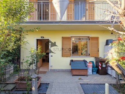 casa indipendente in vendita a Salò in zona Villa
