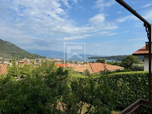 casa indipendente in vendita a Salò in zona Villa