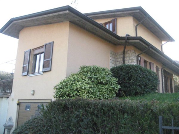 casa indipendente in vendita a Salò in zona Villa