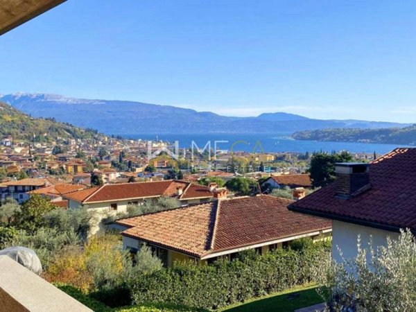 casa indipendente in vendita a Salò in zona Villa