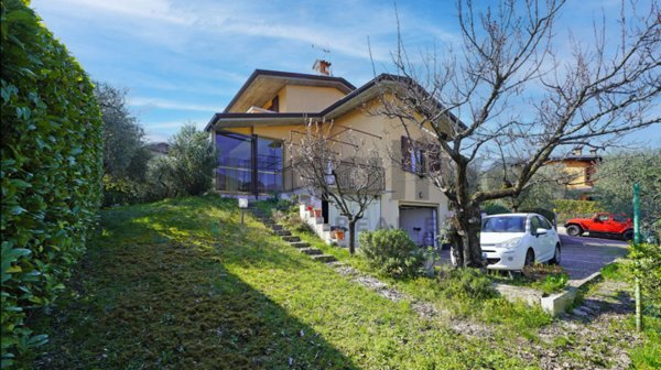 casa indipendente in vendita a Salò in zona Villa