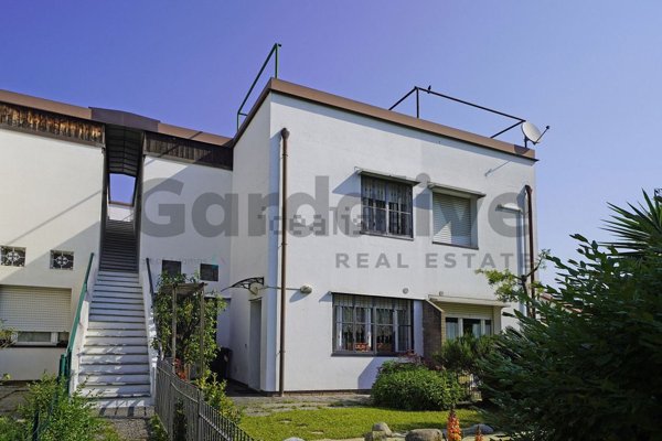 casa indipendente in vendita a Salò in zona Villa