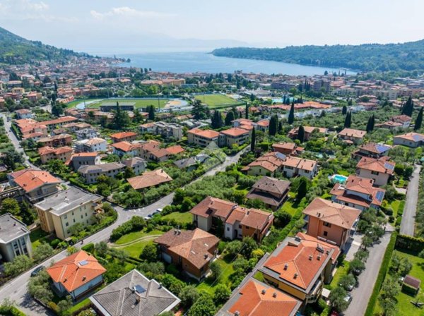 casa indipendente in vendita a Salò in zona Villa