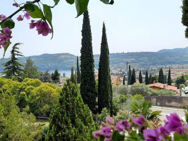 casa indipendente in vendita a Salò in zona Villa