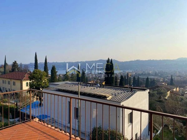 casa indipendente in vendita a Salò in zona Villa