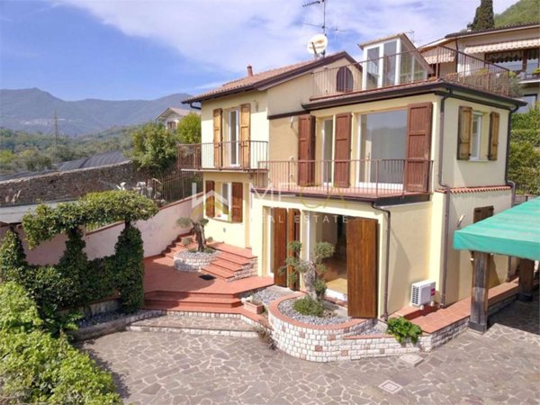 casa indipendente in vendita a Salò in zona Villa
