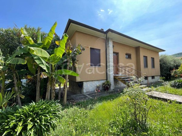 casa indipendente in vendita a Salò in zona Villa
