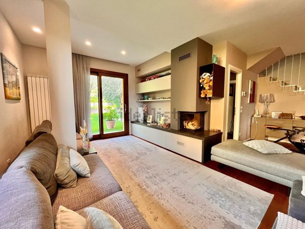 casa indipendente in vendita a Salò in zona Villa