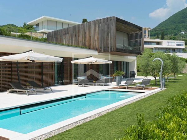 casa indipendente in vendita a Salò in zona Villa