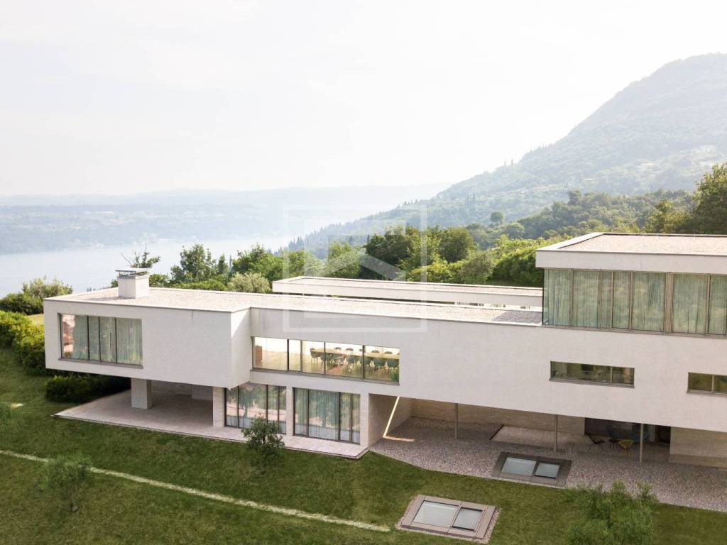 casa indipendente in vendita a Salò in zona Villa