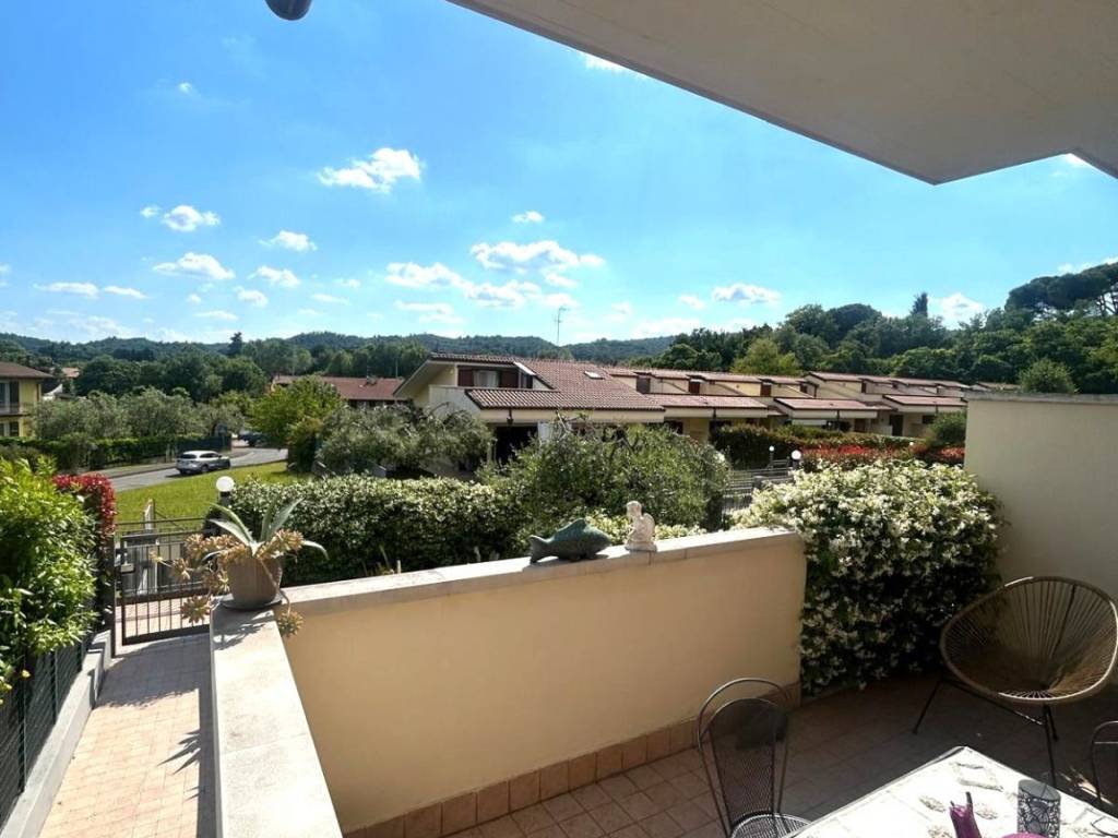 casa indipendente in vendita a Salò in zona Villa