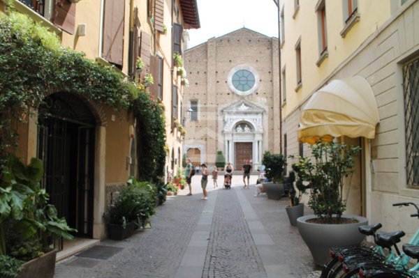 locale commerciale in vendita a Salò