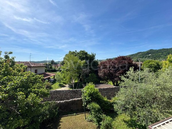 casa indipendente in vendita a Salò in zona Villa