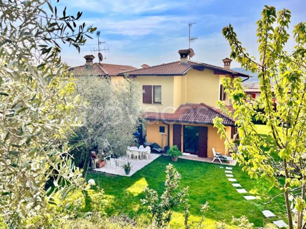 casa indipendente in vendita a Salò in zona Villa