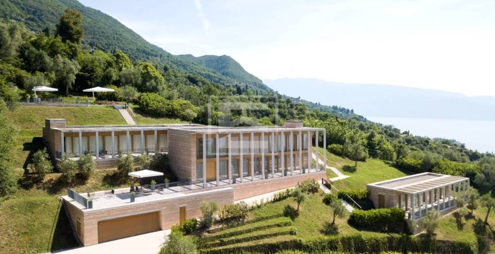 casa indipendente in vendita a Salò in zona Villa