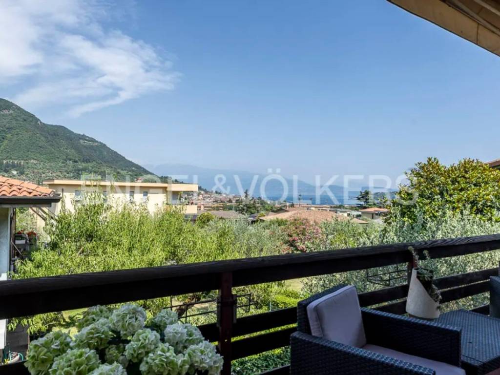 casa indipendente in vendita a Salò in zona Villa