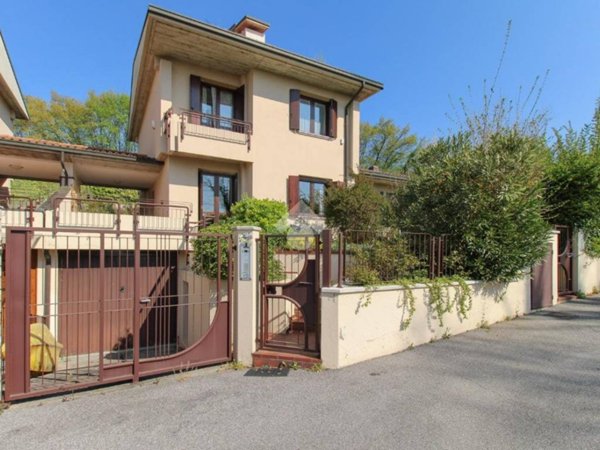 casa indipendente in vendita a Salò in zona Villa
