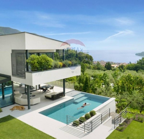 casa indipendente in vendita a Salò in zona Villa