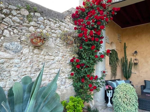 casa indipendente in vendita a Salò in zona Villa