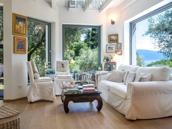 casa indipendente in vendita a Salò in zona Villa