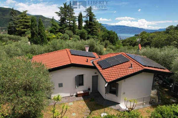 casa indipendente in vendita a Salò in zona Villa
