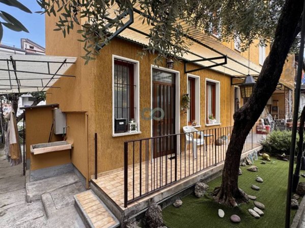 casa indipendente in vendita a Salò