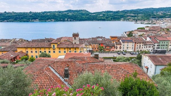 casa indipendente in vendita a Salò in zona Villa