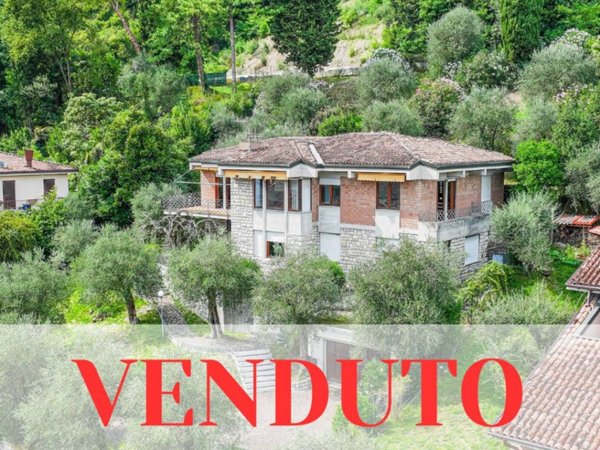 casa indipendente in vendita a Salò in zona Villa