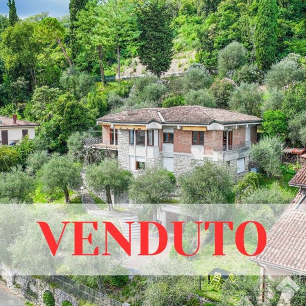 casa indipendente in vendita a Salò in zona Villa