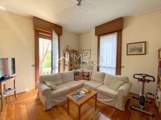 casa indipendente in vendita a Salò in zona Villa